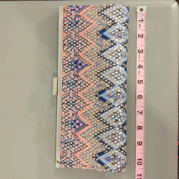 Embroidered Sequin Clutch - Picture 5 of 6